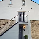 Spinners View - New Renovated - & Parking Skipton