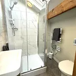 Spinners View - New Renovated - & Parking *