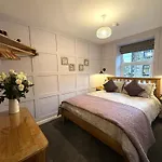Spinners View - New Renovated - & Parking Apartmán