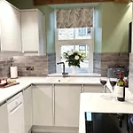 Spinners View - New Renovated - & Parking 아파트