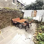 Spinners View - New Renovated - & Parking Apartmán