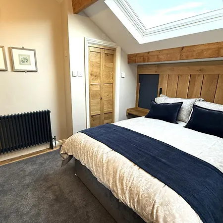 Spinners View - New Renovated - & Parking Daire