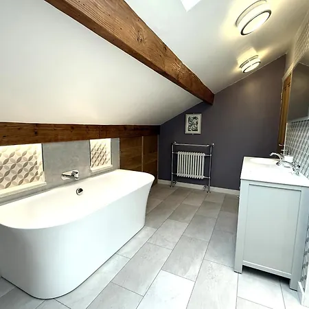 Spinners View - New Renovated - & Parking